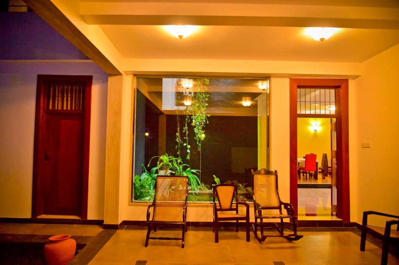 Siluni'S Villa Anuradhapura Eksteriør billede